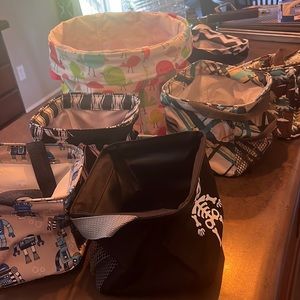 Thirty-one bins, lot of 7
